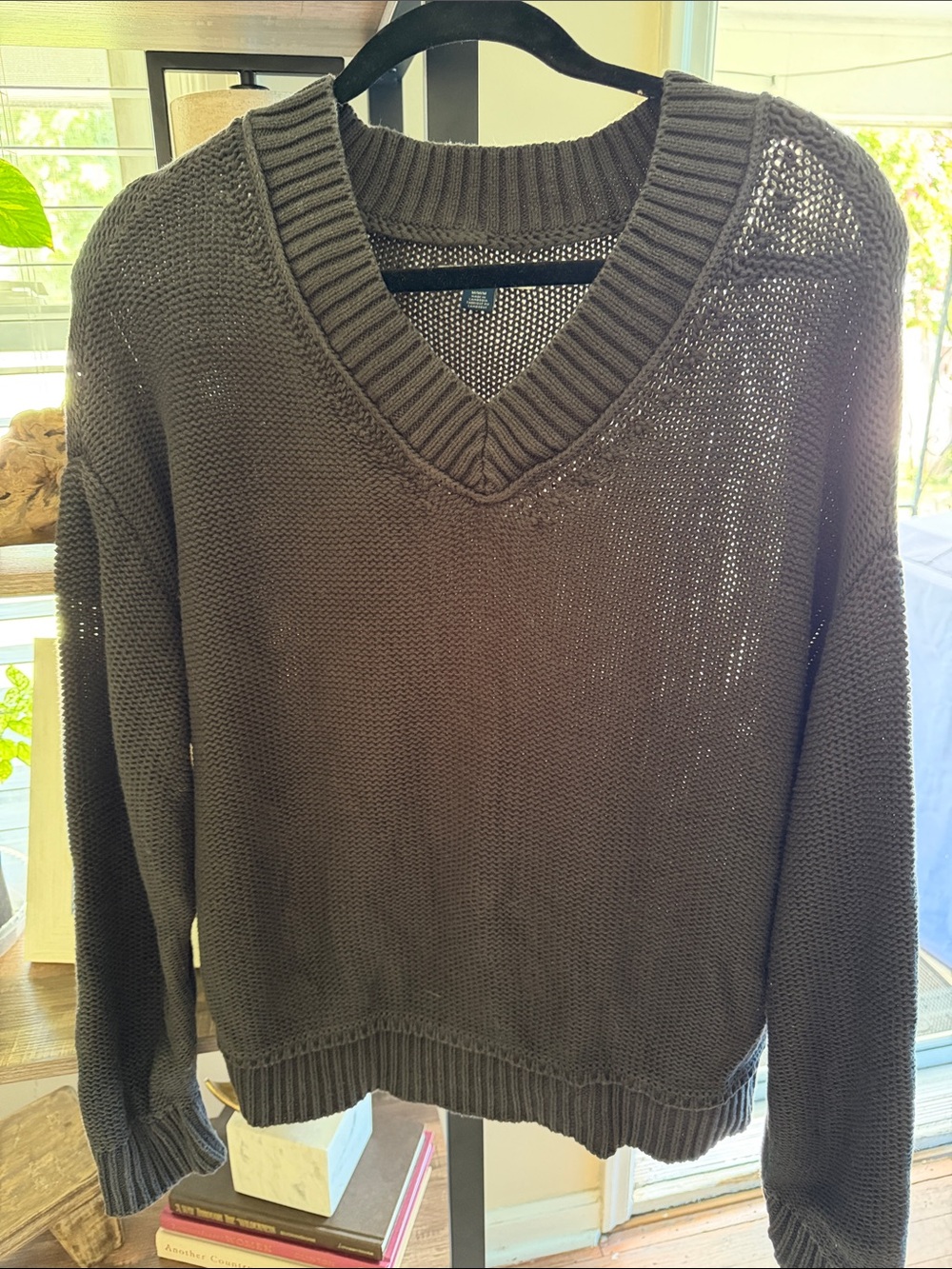 American Eagle Outfitters V-Neck Sweater in Olive Green